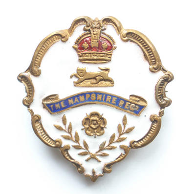 WW1 Hampshire Regiment white face enamel sweetheart brooch