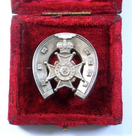 Rifle Brigade 1898 Silver Horseshoe Antique Regimental Brooch & Case.