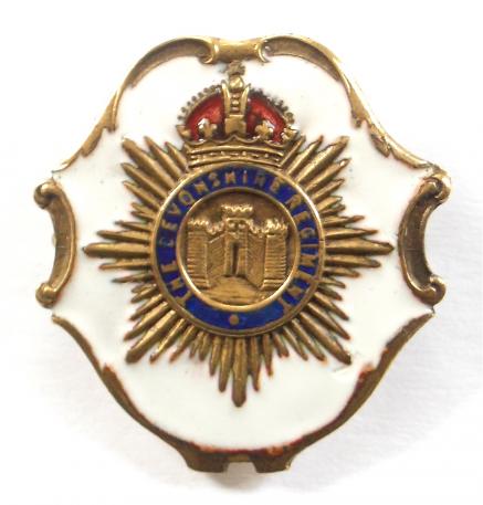 WW1 Devonshire Regiment White Faced Enamel Sweetheart Brooch.