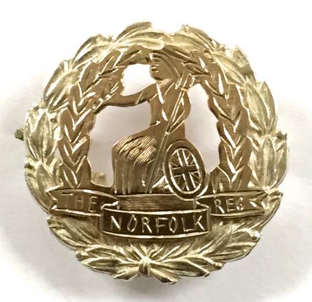 WW1 The Norfolk Regiment Gold on Silver Sweetheart Brooch.