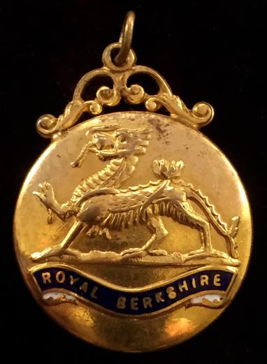 WW1 Royal Berkshire Regiment, Gilt & Enamel Sweetheart Locket Brooch, PHOTO FRAME FITTINGS REMOVED.