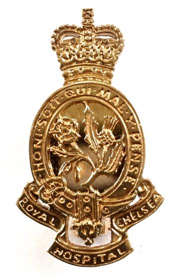 EIIR Royal Hospital Chelsea Hallmarked Gold Brooch.