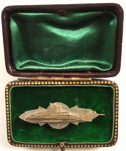 WW1 Royal Navy Submarine Service, Hallmarked Silver and Gold Miniature Submarine Boat Sweetheart Brooch.