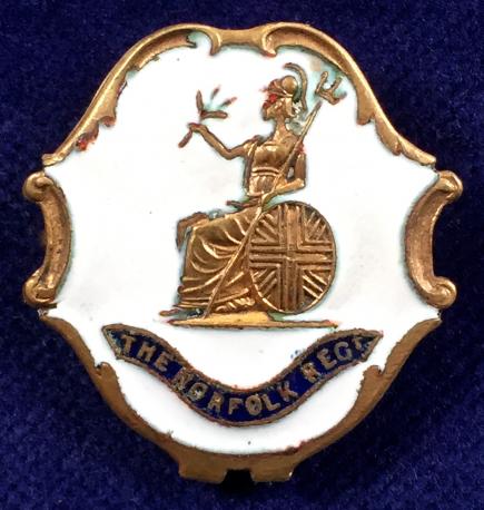 WW1 The Norfolk Regiment White Face Enamel Regimental Sweetheart Brooch.