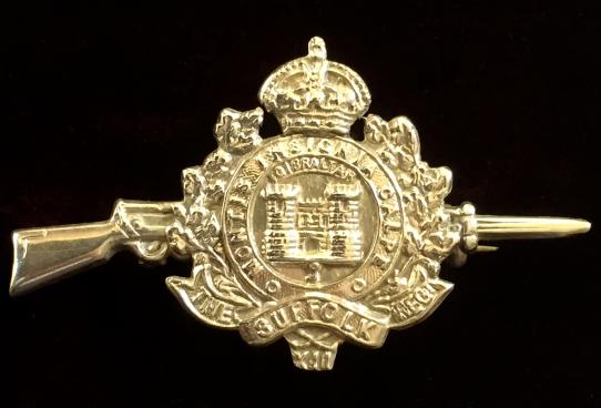 WW1 The Suffolk Regiment 1909 Hallmarked Silver Rifle Antique Regimental Brooch.