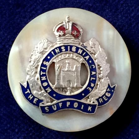 WW1 Suffolk Regiment Mother of Pearl Sweetheart Brooch.