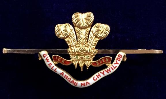 WW1 Welsh Regiment 15ct Gold & Enamel Sweetheart Brooch.