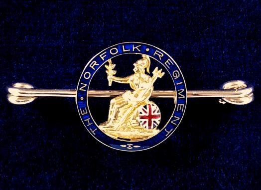 WW1 The Norfolk Regiment Fine Quality Enamelled Sweetheart Brooch.