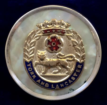 WW1 York & Lancaster Regiment Mother of Pearl Silver Rim Sweetheart Brooch.